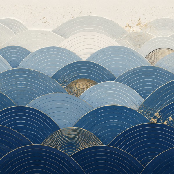 Vagues seigaiha – fresque panoramique graphique : arcs concentriques en rangs réguliers, bleu profond, indigo, blanc cassé, trai