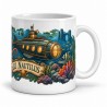 Mug Jules Verne - Le Nautilus et les profondeurs, façon carte postale, anse à droite