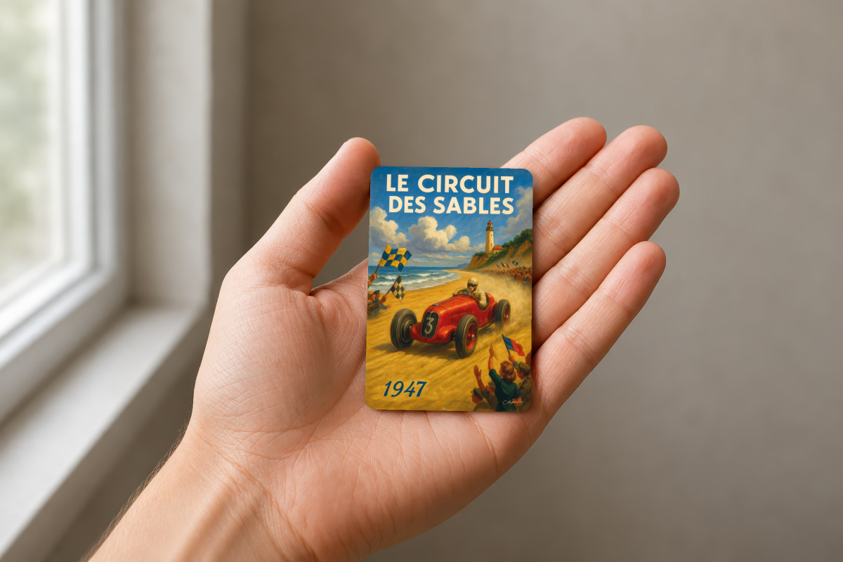 Mockup magnet 11 — Magnet Les Bolides de la Plage – 1947